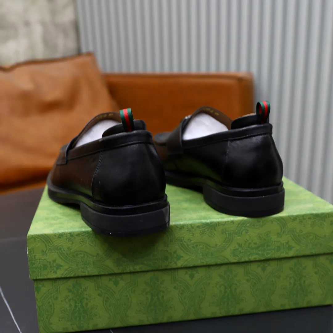 Men's shoes: 250🙅‍♂️🙅‍♂️🙅‍♂️Niuli Brand: GUCCI Size: 38-44 (45 can be customized) Level: Counter classic Material: Original soft cowhide upper Comfortable cowhide lining Original lightweight outsole Style category: Business casual footwear Driving leather shoes Color: Actual picture color